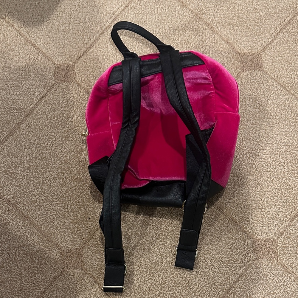 Betsey Johnson Pink Velvet Cat Backpack - Picture 2 of 4